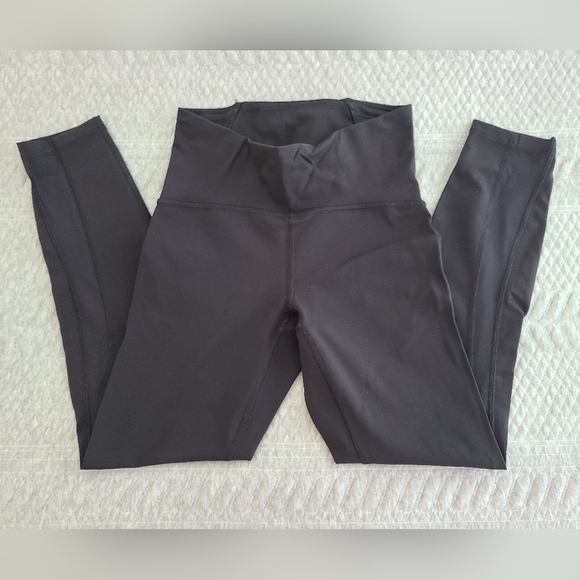 Lululemon Black Train Times 25" - size 6 - Picture 3 of 5